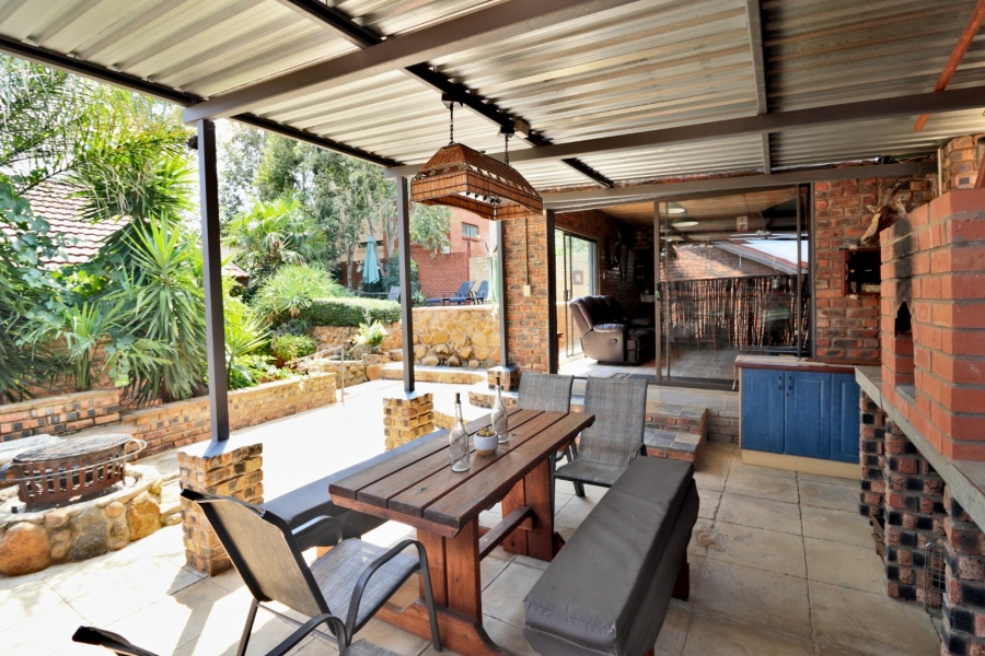 5 Bedroom Property for Sale in Langenhovenpark Free State